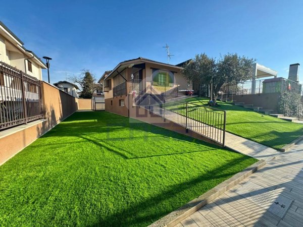 casa indipendente in vendita a Caselle Lurani
