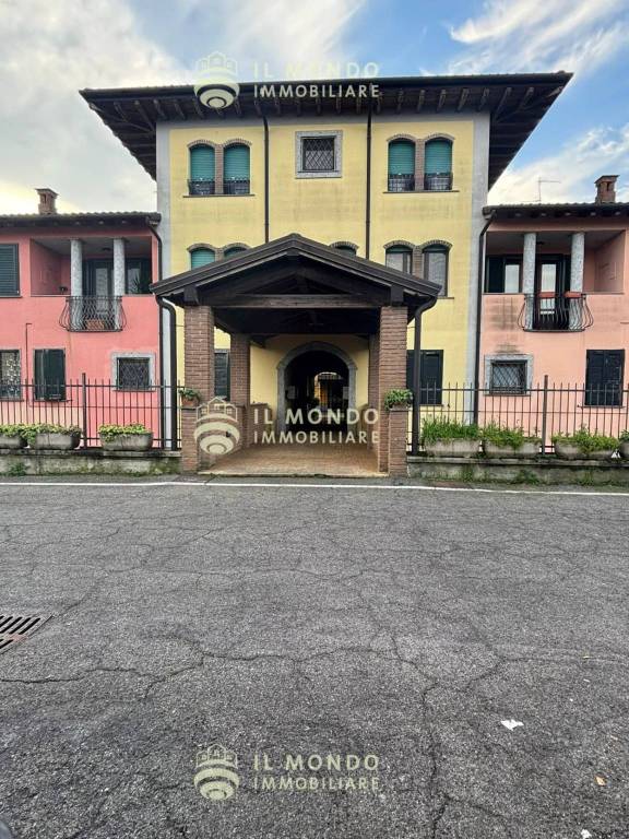 appartamento in vendita a Caselle Lurani in zona Calvenzano