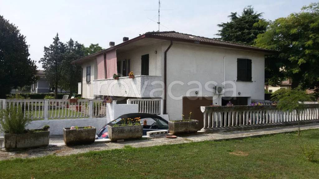 casa indipendente in vendita a Caselle Lurani in zona Calvenzano
