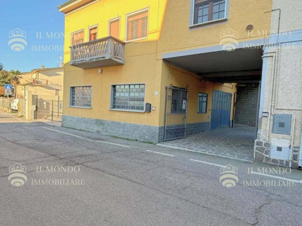 casa indipendente in vendita a Caselle Lurani in zona Calvenzano