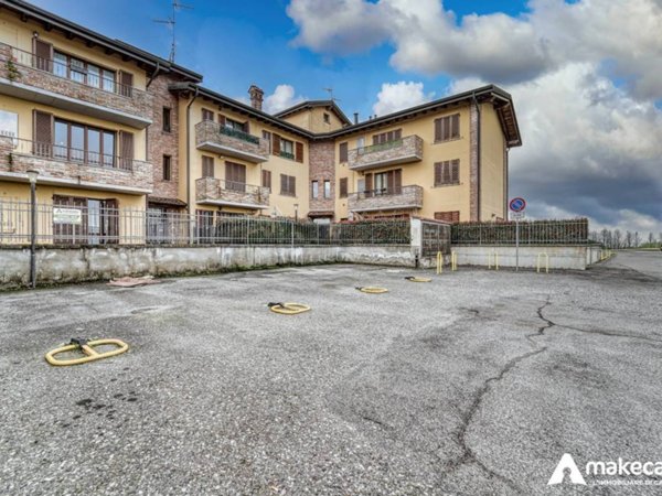 appartamento in vendita a Caselle Lurani in zona Calvenzano