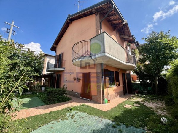 casa indipendente in vendita a Caselle Lurani in zona Calvenzano