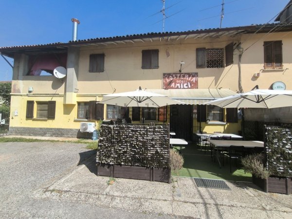 locale commerciale in vendita a Caselle Lurani