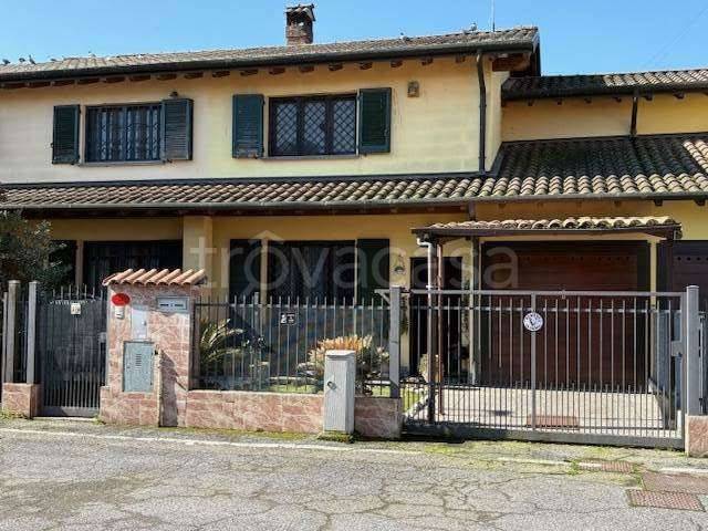 casa indipendente in vendita a Caselle Lurani in zona Calvenzano