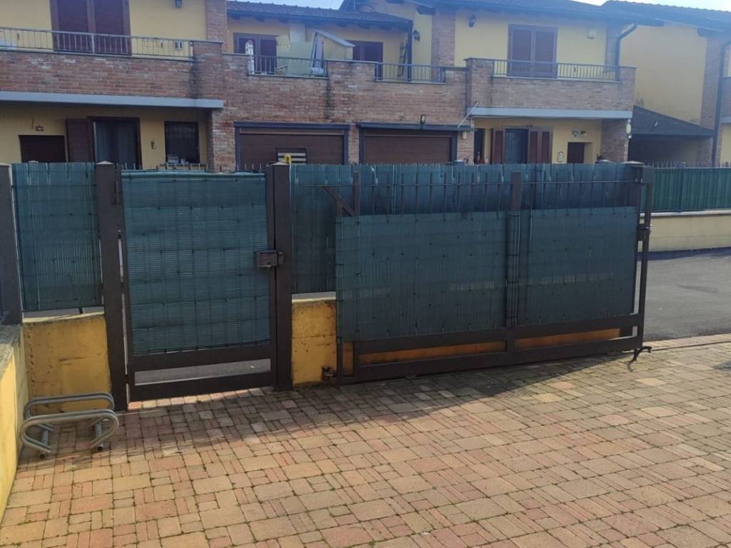 casa indipendente in vendita a Caselle Lurani in zona Calvenzano