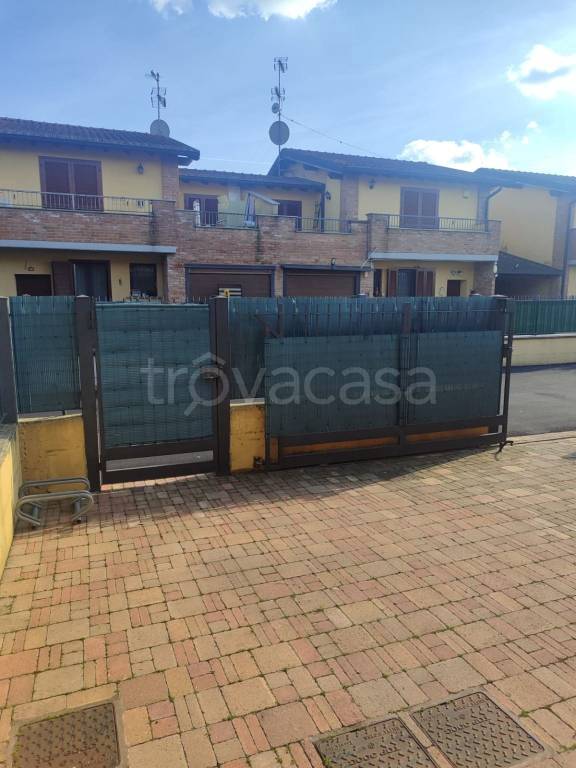 casa indipendente in vendita a Caselle Lurani in zona Calvenzano