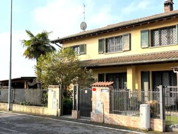 casa indipendente in vendita a Caselle Lurani in zona Calvenzano