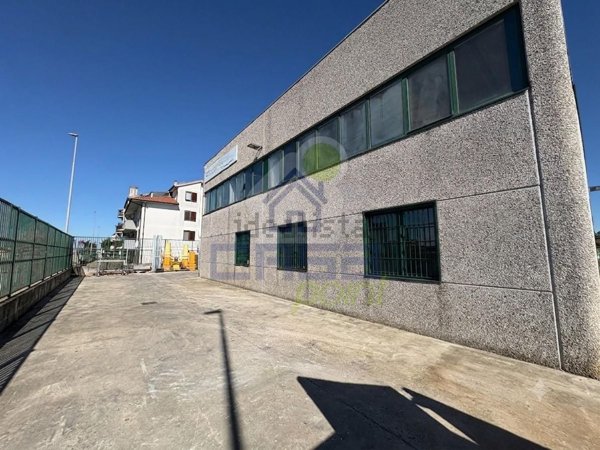 capannone in vendita a Caselle Lurani