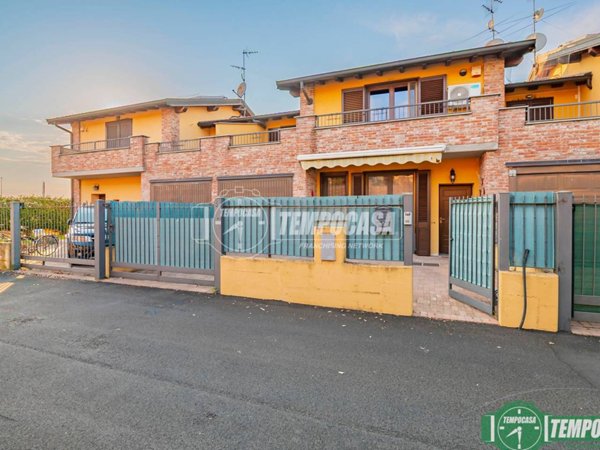 casa indipendente in vendita a Caselle Lurani in zona Calvenzano