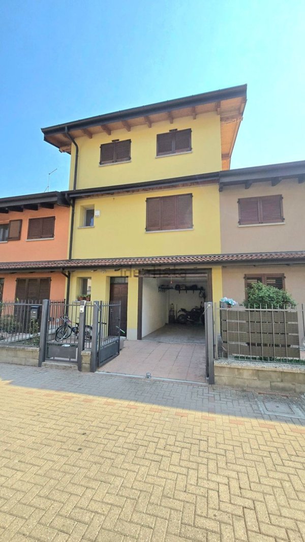 casa indipendente in vendita a Caselle Lurani