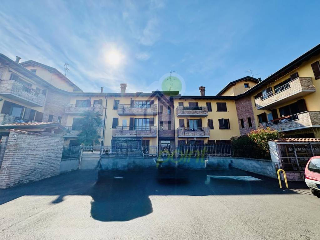 appartamento in vendita a Caselle Lurani in zona Calvenzano