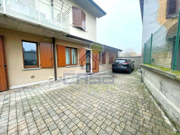 negozio in vendita a Castelnuovo Bocca d'Adda