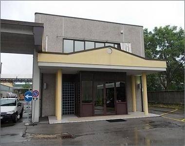locale commerciale in vendita a Castelnuovo Bocca d'Adda
