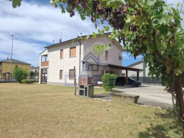 casa indipendente in vendita a Castelnuovo Bocca d'Adda