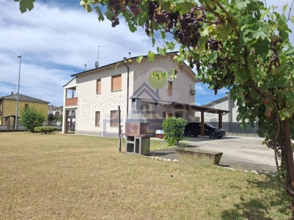 casa indipendente in vendita a Castelnuovo Bocca d'Adda