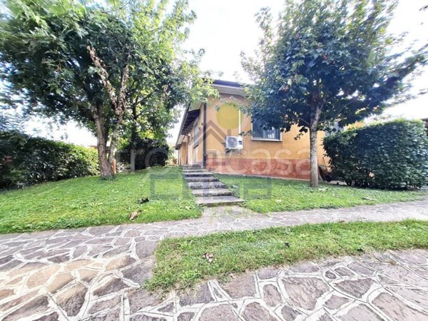 casa indipendente in vendita a Castelnuovo Bocca d'Adda