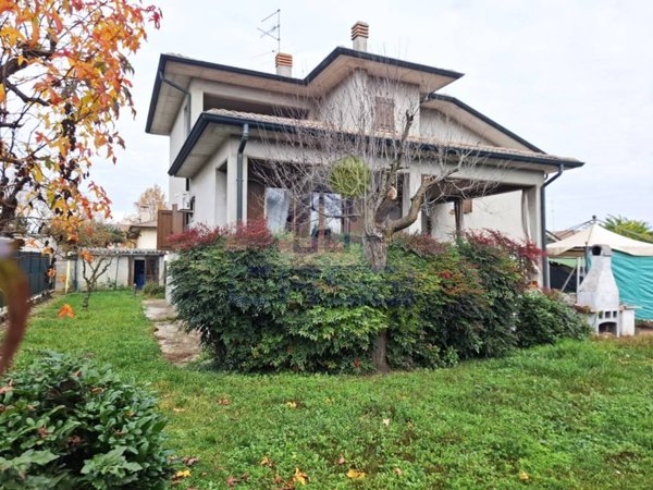 casa indipendente in vendita a Castelnuovo Bocca d'Adda