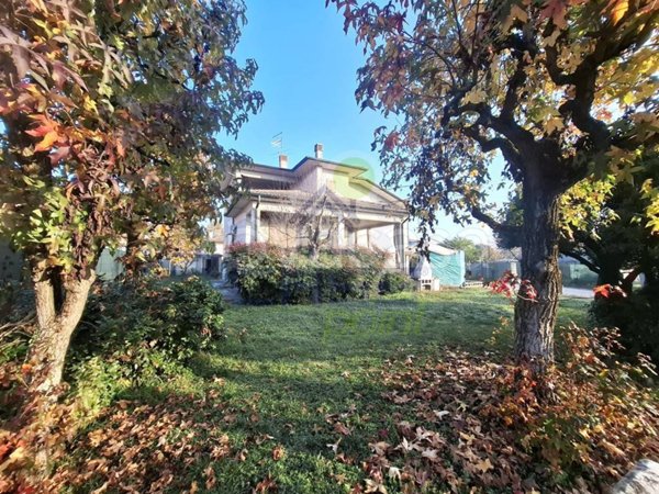 casa indipendente in vendita a Castelnuovo Bocca d'Adda