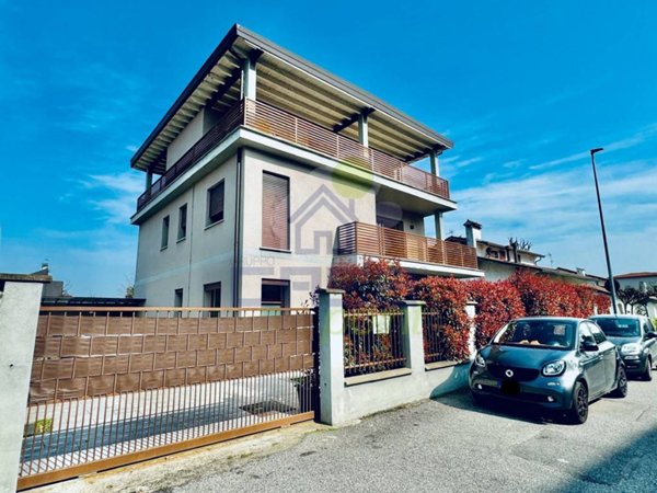 casa indipendente in vendita a Castiraga Vidardo in zona Castiraga