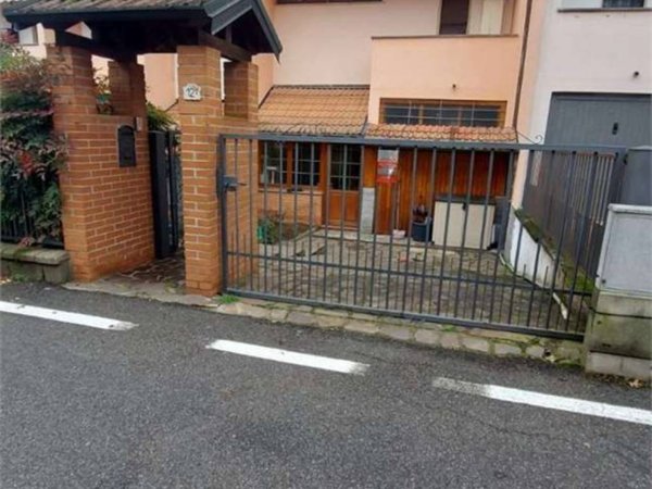 casa indipendente in vendita a Castiraga Vidardo in zona Vidardo