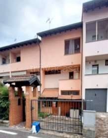 casa indipendente in vendita a Castiraga Vidardo in zona Vidardo