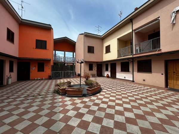 casa indipendente in vendita a Castiraga Vidardo in zona Vidardo