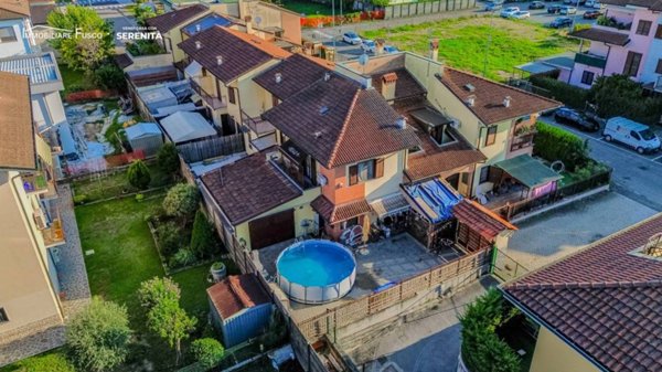casa indipendente in vendita a Castiraga Vidardo in zona Vidardo