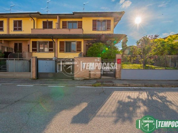 casa indipendente in vendita a Castiraga Vidardo in zona Vidardo