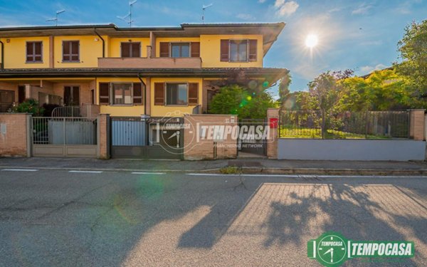 casa indipendente in vendita a Castiraga Vidardo in zona Vidardo