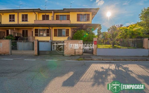 casa indipendente in vendita a Castiraga Vidardo in zona Vidardo