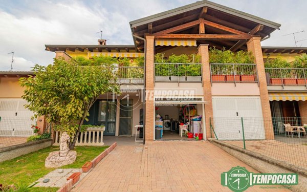 casa indipendente in vendita a Castiraga Vidardo in zona Vidardo