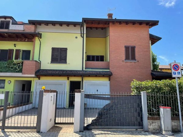 casa indipendente in vendita a Castiraga Vidardo in zona Vidardo