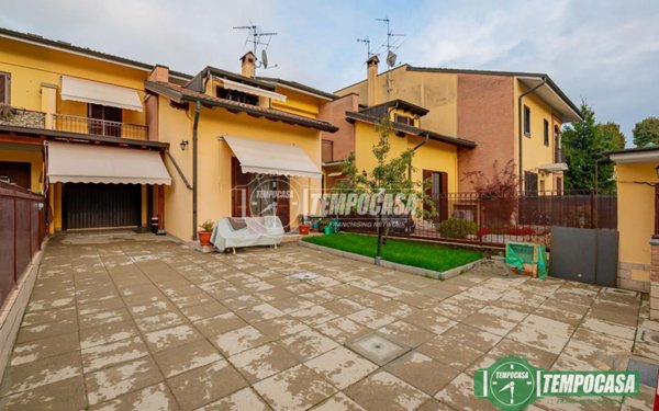 casa indipendente in vendita a Castiraga Vidardo in zona Vidardo