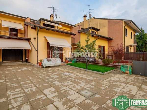 casa indipendente in vendita a Castiraga Vidardo in zona Vidardo