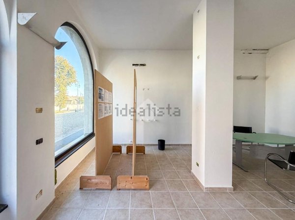 locale commerciale in vendita a Castiraga Vidardo