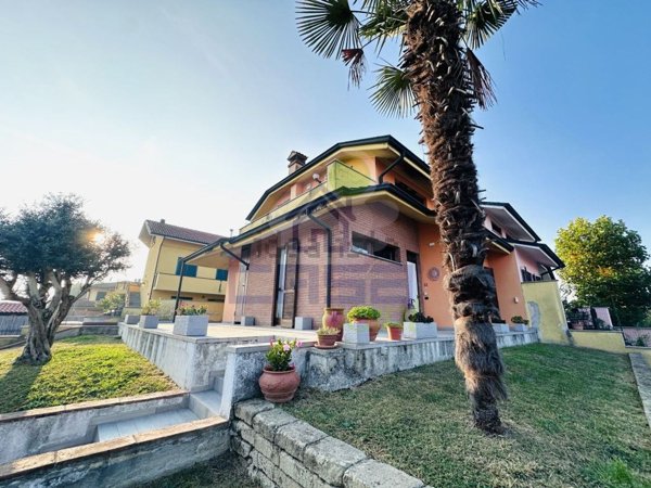 casa indipendente in vendita a Castiraga Vidardo in zona Castiraga