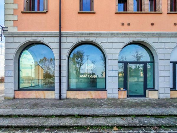 negozio in vendita a Castiraga Vidardo in zona Castiraga