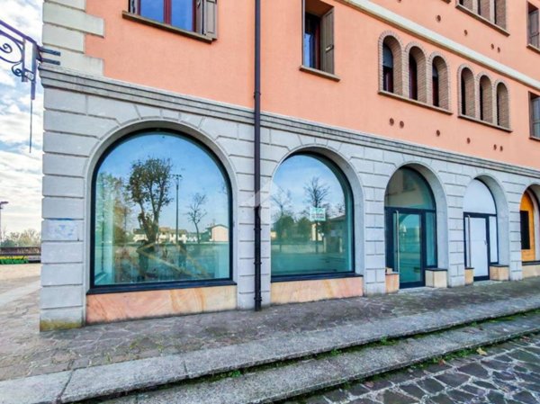 negozio in vendita a Castiraga Vidardo in zona Vidardo