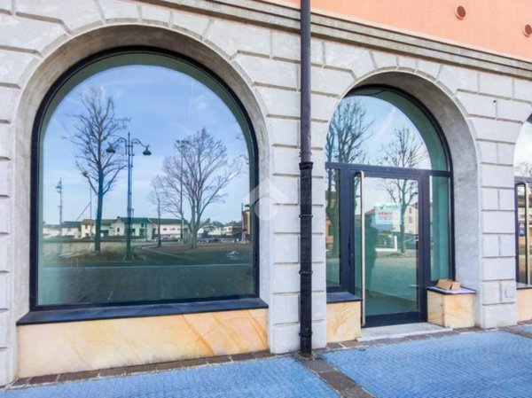 negozio in vendita a Castiraga Vidardo in zona Castiraga