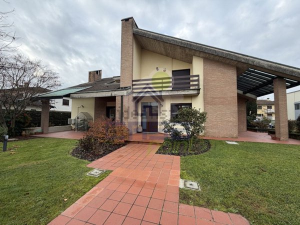 casa indipendente in vendita a Castiraga Vidardo in zona Vidardo