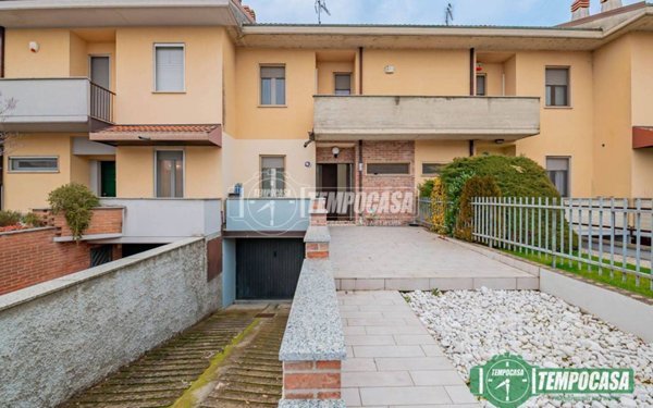 casa indipendente in vendita a Castiraga Vidardo in zona Vidardo