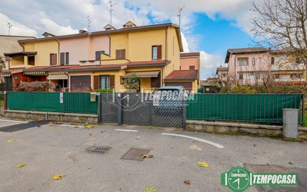 casa indipendente in vendita a Castiraga Vidardo in zona Vidardo
