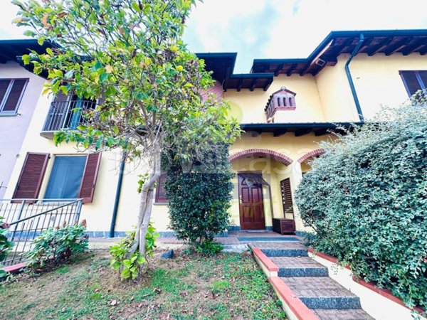 casa indipendente in vendita a Castiraga Vidardo in zona Castiraga