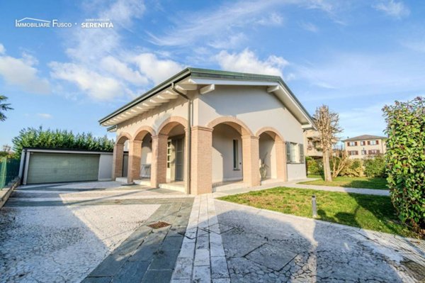 casa indipendente in vendita a Castiraga Vidardo in zona Vidardo