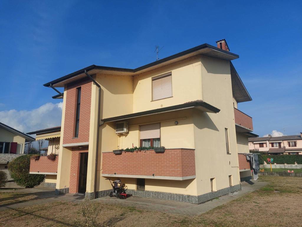 appartamento in vendita a Castiraga Vidardo in zona Vidardo