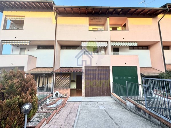 casa indipendente in vendita a Castiraga Vidardo in zona Vidardo