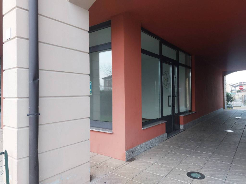 negozio in vendita a Castiraga Vidardo in zona Vidardo