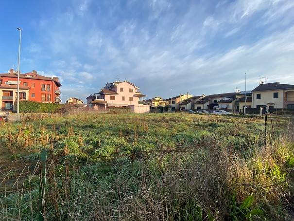 terreno edificabile in vendita a Castiraga Vidardo in zona Vidardo