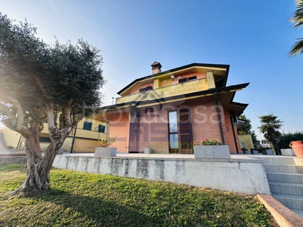 casa indipendente in vendita a Castiraga Vidardo in zona Castiraga