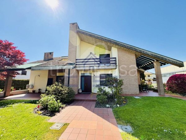 casa indipendente in vendita a Castiraga Vidardo in zona Vidardo